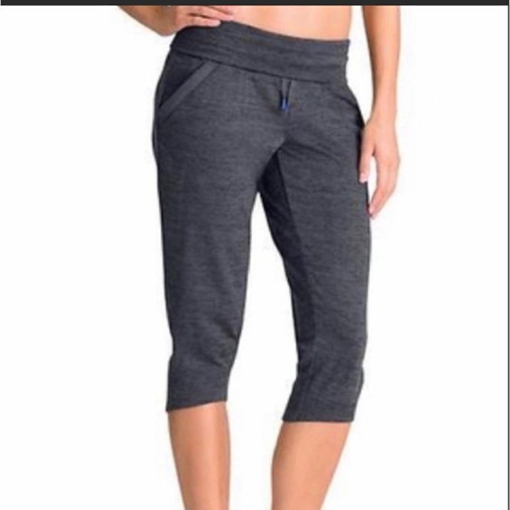 Athleta Skimmer capri high waist yoga gray S Athleisure leggings